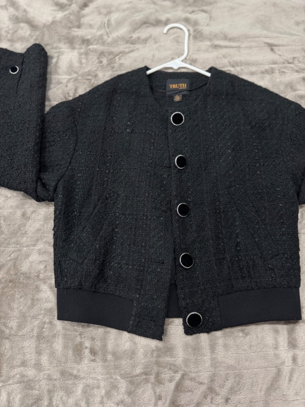 Woman’s jacket - Picture 2 of 4